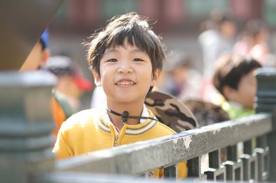 리듬 악기를 체험하는 아이들